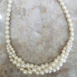 PRETTY FAUX PEARL TWIST NECKLACE